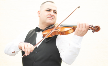 Murrat | Persian Violinist