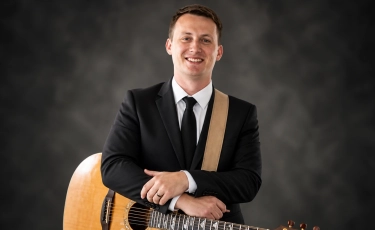 Levi | Guitarist/Singer