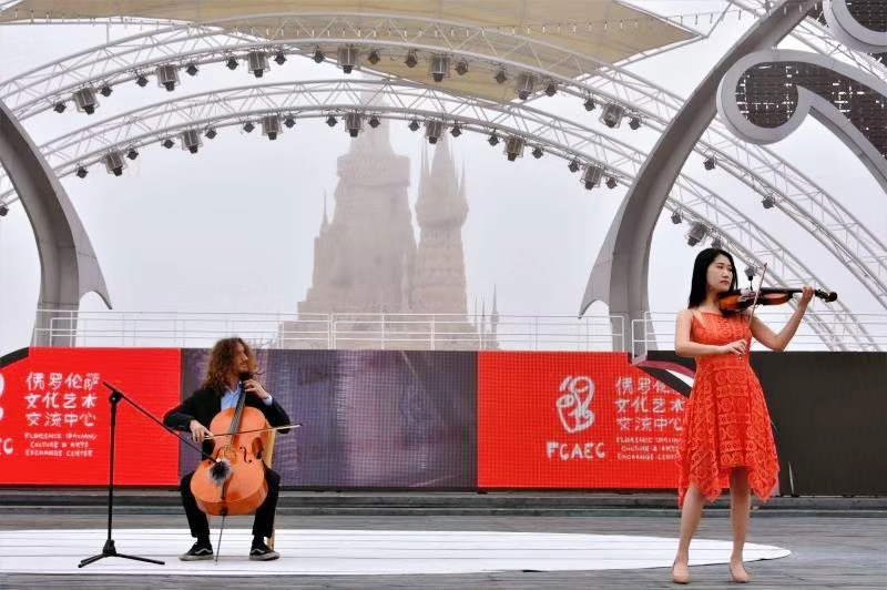 Tingting Performing Violin During An International Stage Appearance
