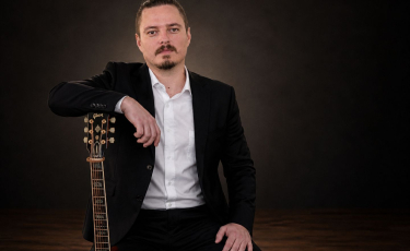 Lyle | DJ/MC & Guitar Player