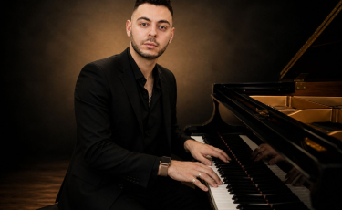 Mike | Pianist